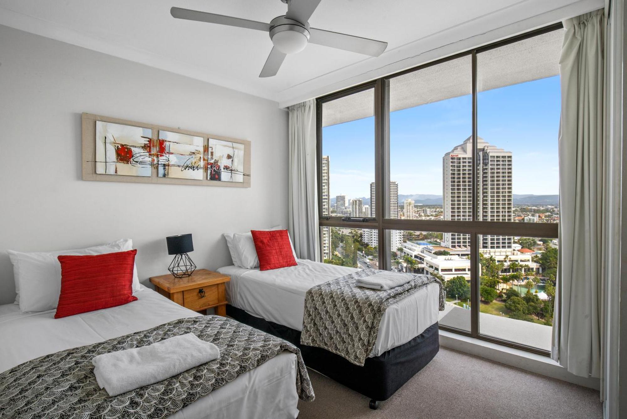Capricorn One Beachside Holiday Apartments - Official Gold Coast Exterior photo