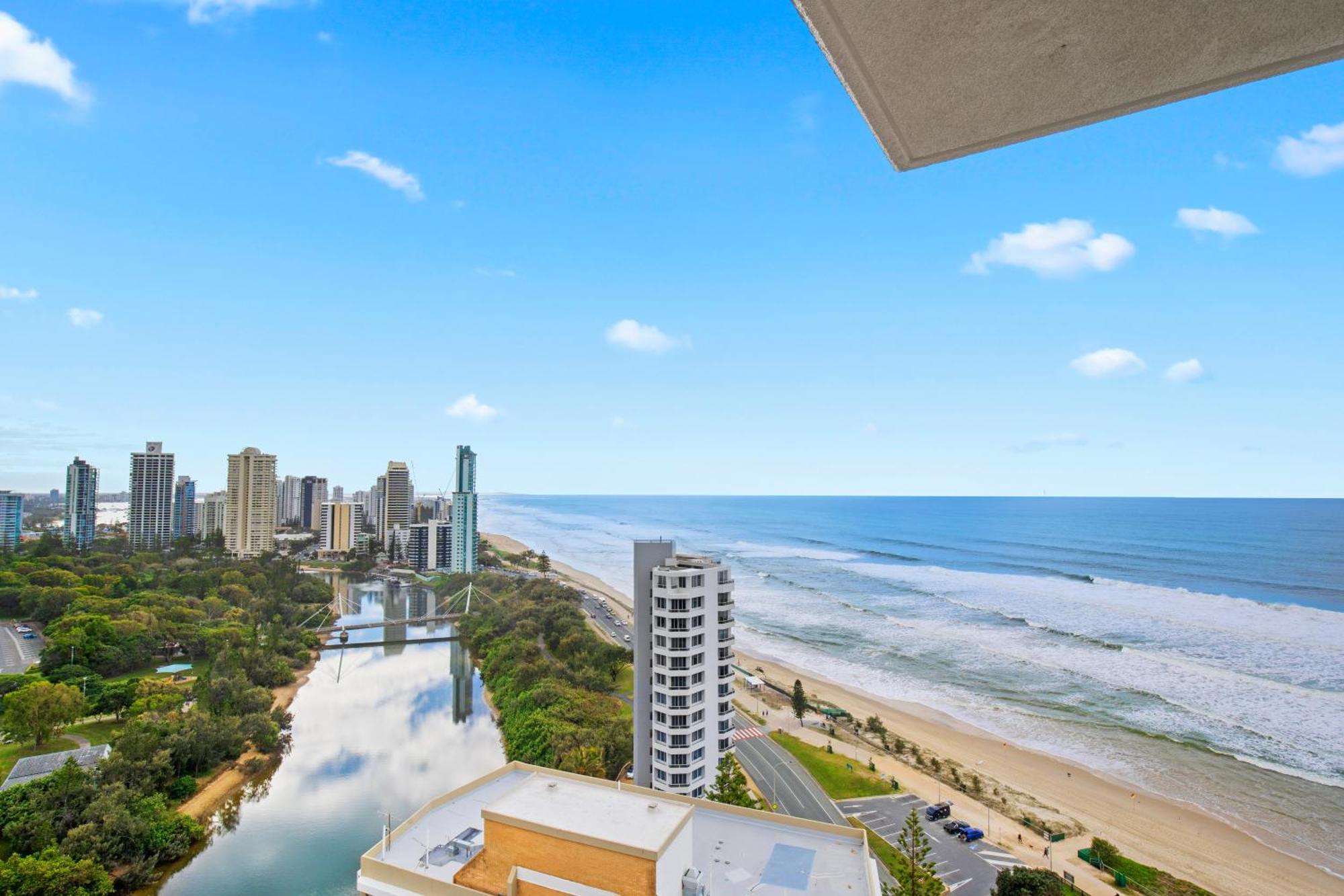 Capricorn One Beachside Holiday Apartments - Official Gold Coast Exterior photo