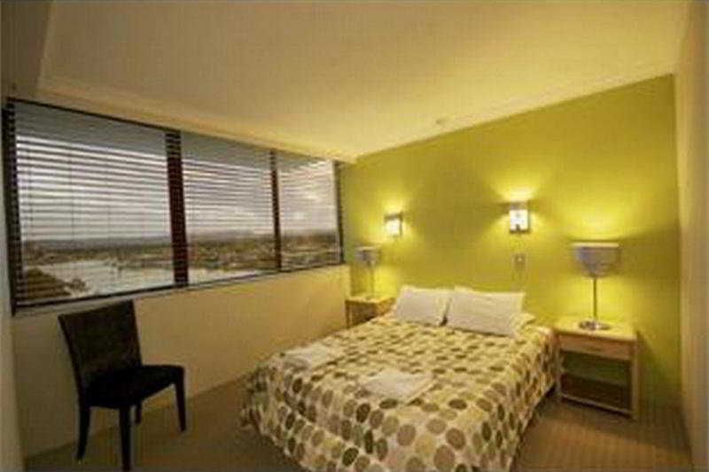 Capricorn One Beachside Holiday Apartments - Official Gold Coast Exterior photo
