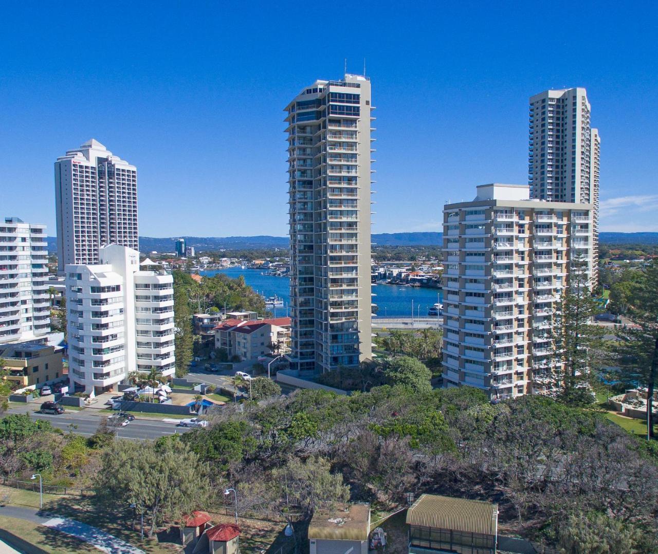 Capricorn One Beachside Holiday Apartments - Official Gold Coast Exterior photo